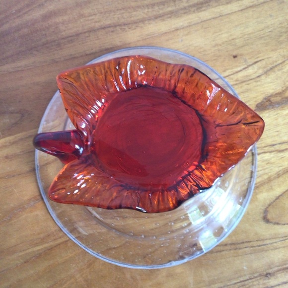 Vintage Elegant Red Leaf Glass Decor Accent Bowl - Picture 9 of 10